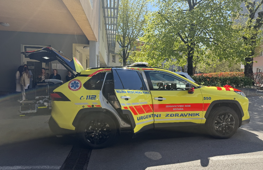 V ZD Sežana pozdravili novo vozilo urgentnega zdravnika, do konca leta tudi nov rešilni avto?