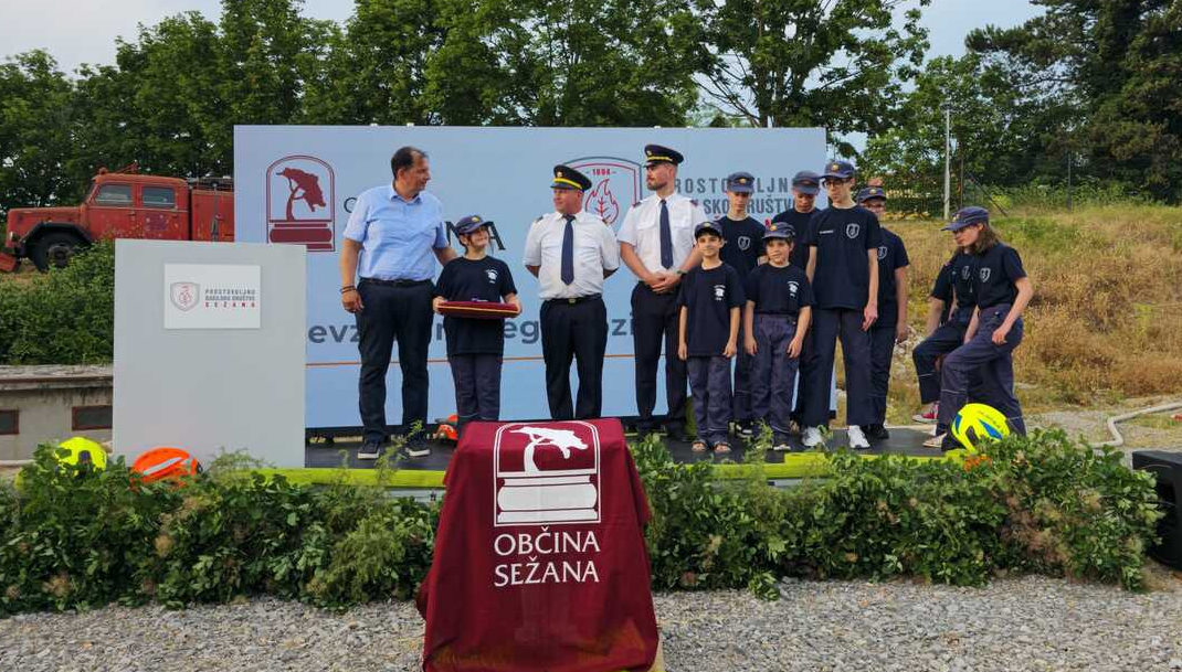 S postavitvijo temeljnega kamna se v Sežani začenja gradnja novega gasilskega doma PGD Sežana